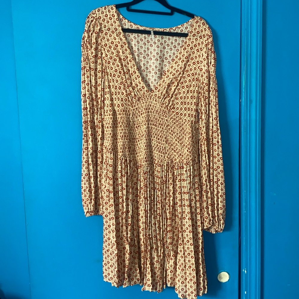 V-neck dress. Never worn. Excellent condition.